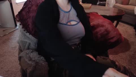 Snapshot of skyblu1 chatting on 09/08/25, 10:42 SKYLE online show from 09/08/25, 10:42