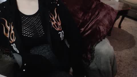 Snapshot of skyblu1 chatting on 09/13/25, 05:57 SKYLE online show from 09/13/25, 05:57