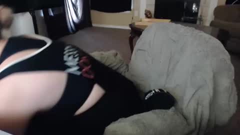 Snapshot of skyblu1 chatting on 09/14/25, 07:35 SKYLE online show from 09/14/25, 07:35