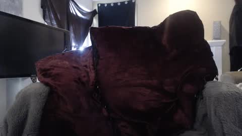 Snapshot of skyblu1 chatting on 09/25/25, 08:01 SKYLE online show from 09/25/25, 08:01