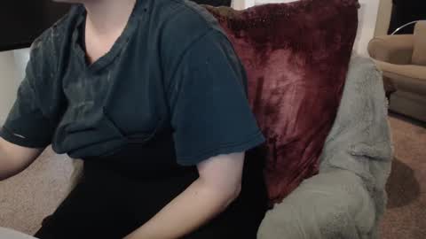 Snapshot of skyblu1 chatting on 09/27/25, 04:34 SKYLE online show from 09/27/25, 04:34