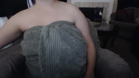 Snapshot of skyblu1 chatting on 09/29/25, 06:24 SKYLE online show from 09/29/25, 06:24