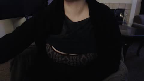 Snapshot of skyblu1 chatting on 10/21/25, 02:01 SKYLE online show from 10/21/25, 02:01