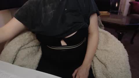 Snapshot of skyblu1 chatting on 10/24/25, 06:54 SKYLE online show from 10/24/25, 06:54