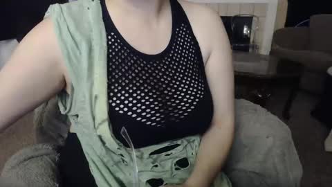 Snapshot of skyblu1 chatting on 10/25/25, 08:47 SKYLE online show from 10/25/25, 08:47