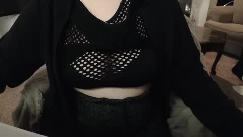 Snapshot of skyblu1 chatting on 10/27/25, 09:41 SKYLE online show from 10/27/25, 09:41