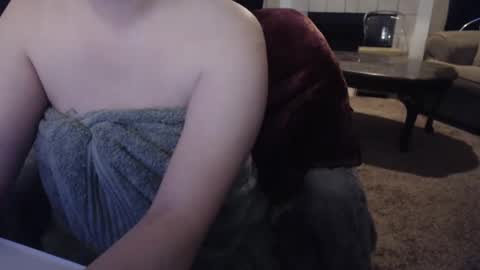 Snapshot of skyblu1 chatting on 11/05/25, 10:10 SKYLE online show from 11/05/25, 10:10