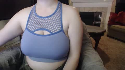 Snapshot of skyblu1 chatting on 11/10/25, 05:28 SKYLE online show from 11/10/25, 05:28