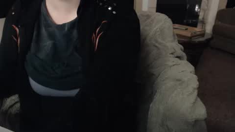 Snapshot of skyblu1 chatting on 11/12/25, 02:23 SKYLE online show from 11/12/25, 02:23