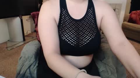 Snapshot of skyblu1 chatting on 11/14/25, 07:18 SKYLE online show from 11/14/25, 07:18