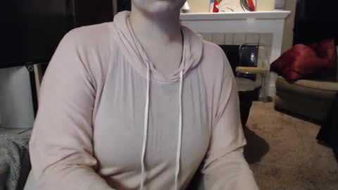 Snapshot of skyblu1 chatting on 12/01/25, 05:34 SKYLE online show from 12/01/25, 05:34