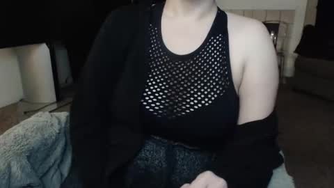 Snapshot of skyblu1 chatting on 12/04/25, 12:42 SKYLE online show from 12/04/25, 12:42