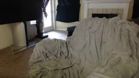 Snapshot of skyblu1 chatting on 12/16/25, 08:14 SKYLE online show from 12/16/25, 08:14