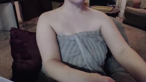 Snapshot of skyblu1 chatting on 12/22/25, 03:58 SKYLE online show from 12/22/25, 03:58