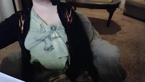 Snapshot of skyblu1 chatting on 12/22/25, 04:37 SKYLE online show from 12/22/25, 04:37