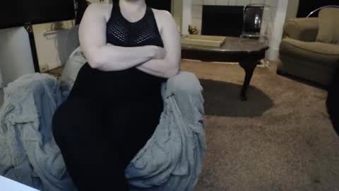 Snapshot of skyblu1 chatting on 01/06/26, 05:44 SKYLE online show from 01/06/26, 05:44