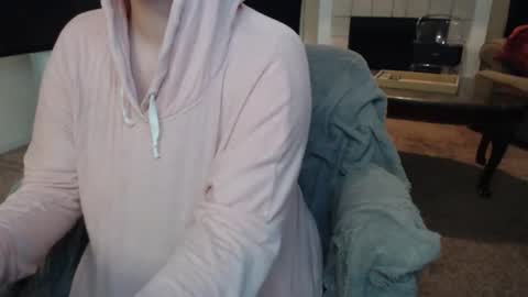 Snapshot of skyblu1 chatting on 01/16/26, 07:40 SKYLE online show from 01/16/26, 07:40