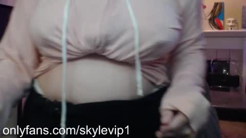 Snapshot of skyblu1 chatting on 01/18/26, 12:25 SKYLE online show from 01/18/26, 12:25