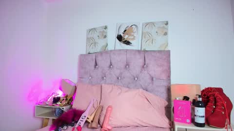 skye moore online show from 02/23/26, 07:00