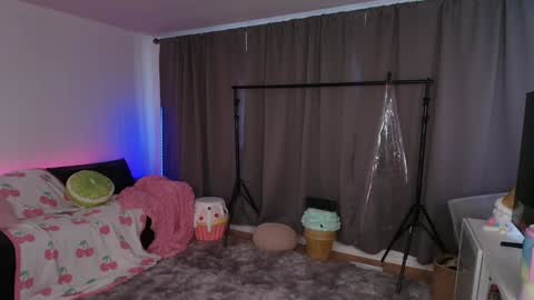 Snapshot of skyewatson chatting on 09/19/25, 06:52 Skye Watson online show from 09/19/25, 06:52