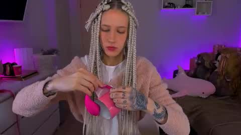    online show from 09/28/25, 04:29