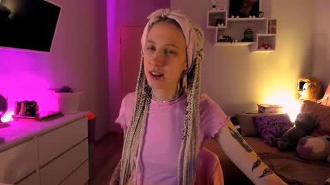    online show from 10/11/25, 09:13