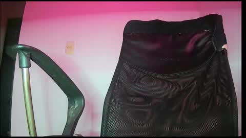 Snapshot of skyfall9875 chatting on 11/15/25, 02:31 skyfall9875 online show from 11/15/25, 02:31