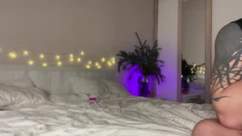 GARRY AND SOPHIA online show from 12/26/24, 08:11