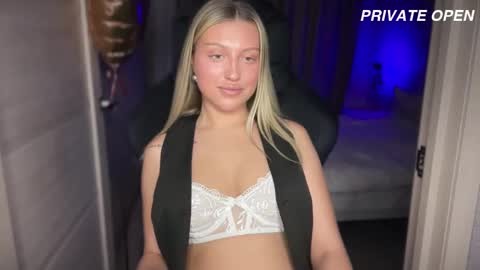 GARRY AND SOPHIA online show from 02/18/25, 08:58