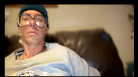 Snapshot of skyfly333 chatting on 04/30/26, 04:46 IAN HARD online show from 04/30/26, 04:46