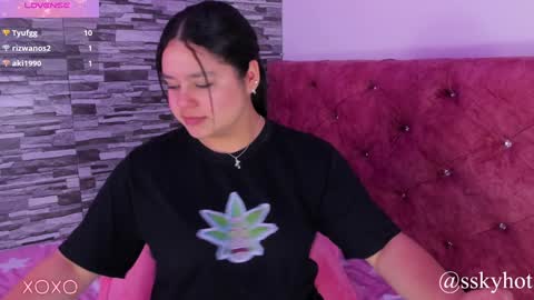 Snapshot of skyhotgirl chatting on 01/11/25, 10:18 Sky online show from 01/11/25, 10:18