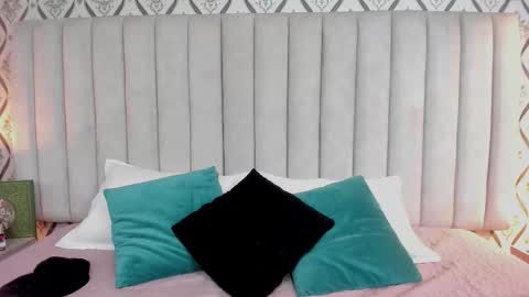 Snapshot of skyjunne chatting on 10/28/25, 05:37 Sky June online show from 10/28/25, 05:37