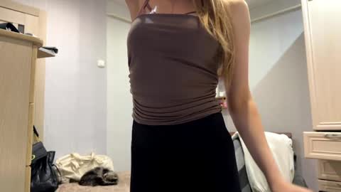 Snapshot of skylarbelle chatting on 04/01/26, 01:41 Aurora online show from 04/01/26, 01:41