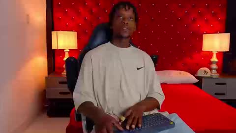 Snapshot of skylerbigxxx chatting on 09/19/25, 04:03 SKYLERBIGXXX online show from 09/19/25, 04:03