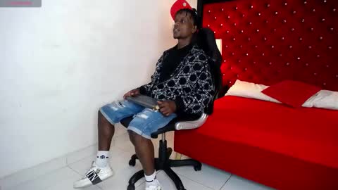 Snapshot of skylerbigxxx chatting on 09/22/25, 03:19 SKYLERBIGXXX online show from 09/22/25, 03:19