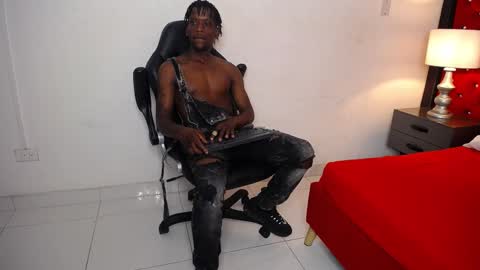 Snapshot of skylerbigxxx chatting on 09/24/25, 04:27 SKYLERBIGXXX online show from 09/24/25, 04:27