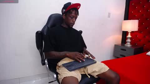 Snapshot of skylerbigxxx chatting on 09/26/25, 04:38 SKYLERBIGXXX online show from 09/26/25, 04:38