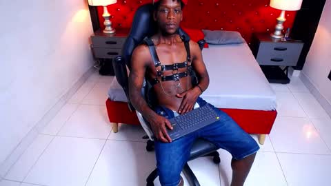 Snapshot of skylerbigxxx chatting on 10/17/25, 04:26 SKYLERBIGXXX online show from 10/17/25, 04:26