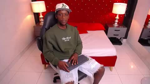 Snapshot of skylerbigxxx chatting on 10/20/25, 03:29 SKYLERBIGXXX online show from 10/20/25, 03:29