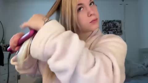 Snapshot of skymay777 chatting on 10/14/25, 05:03 skymay777 online show from 10/14/25, 05:03