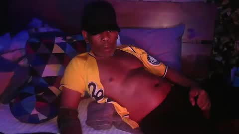 Snapshot of skyonetoo3 chatting on 02/14/25, 11:10 skyonetoo3 online show from 02/14/25, 11:10