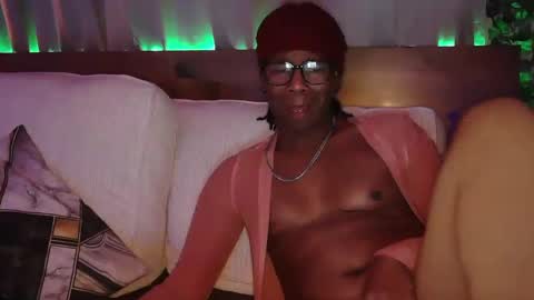 Snapshot of skyonetoo3 chatting on 02/22/25, 08:40 skyonetoo3 online show from 02/22/25, 08:40