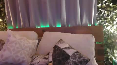 Snapshot of skyonetoo3 chatting on 02/26/25, 12:05 skyonetoo3 online show from 02/26/25, 12:05