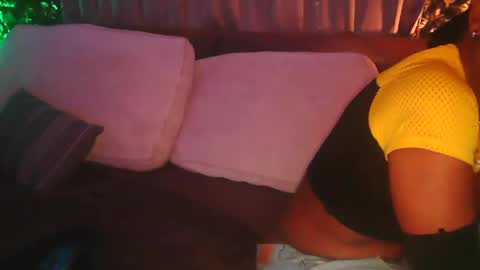 Snapshot of skyonetoo3 chatting on 09/10/25, 12:10 skyonetoo3 online show from 09/10/25, 12:10