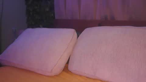 Snapshot of skyonetoo3 chatting on 09/25/25, 12:36 skyonetoo3 online show from 09/25/25, 12:36