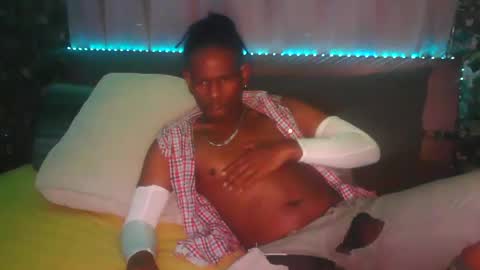 Snapshot of skyonetoo3 chatting on 09/28/25, 01:27 skyonetoo3 online show from 09/28/25, 01:27