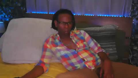 Snapshot of skyonetoo3 chatting on 10/17/25, 02:59 skyonetoo3 online show from 10/17/25, 02:59