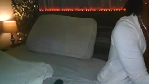 Snapshot of skyonetoo3 chatting on 11/12/25, 02:45 skyonetoo3 online show from 11/12/25, 02:45