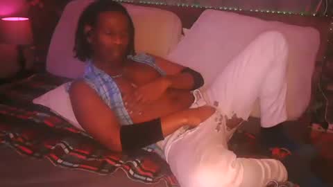 Snapshot of skyonetoo3 chatting on 11/28/25, 12:57 skyonetoo3 online show from 11/28/25, 12:57