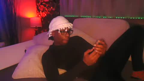 Snapshot of skyonetoo3 chatting on 12/13/25, 10:59 skyonetoo3 online show from 12/13/25, 10:59